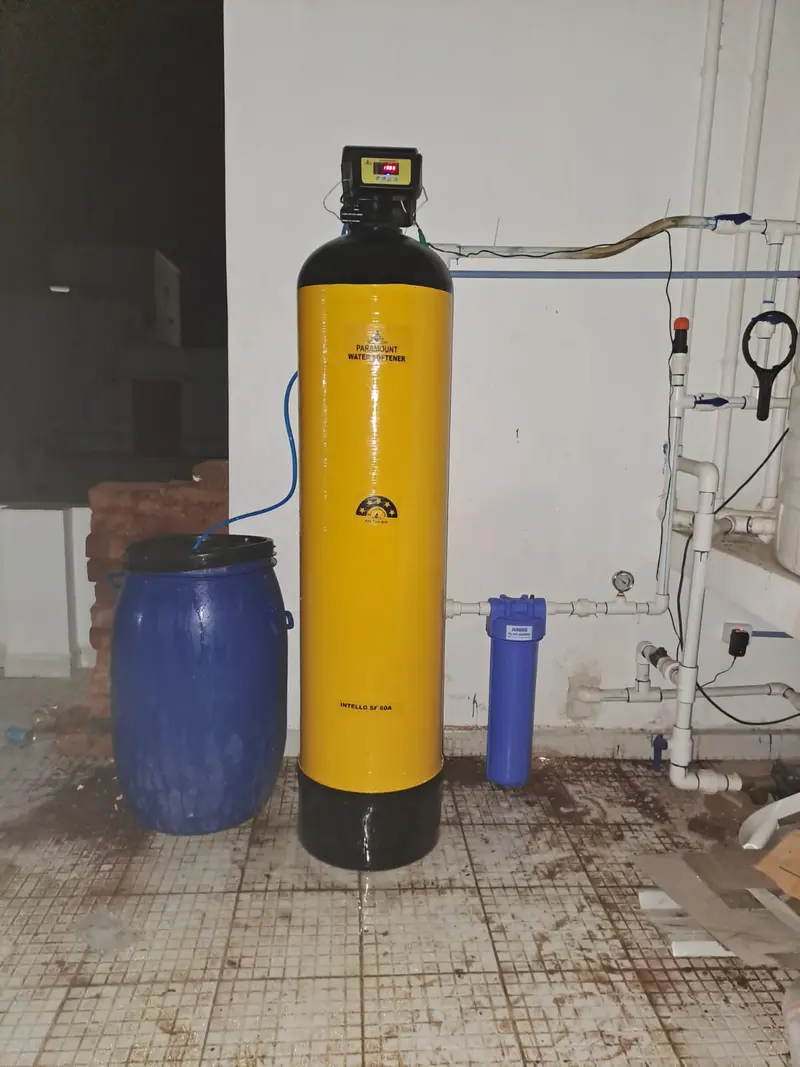Evergreen Aqua softener vessel beside its blue brine tank